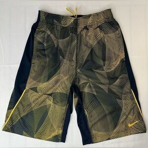 Nike Shorts Youth Large Athletic Knee Length Basketball, school clothes Michigan